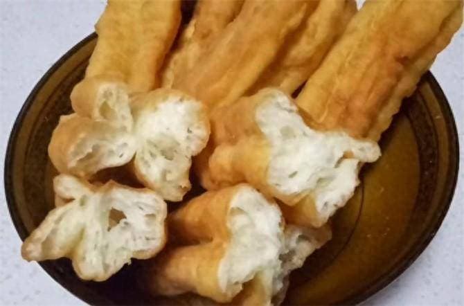 10分钟就能做出的健康油条，告别添加剂，早餐自己做更安心