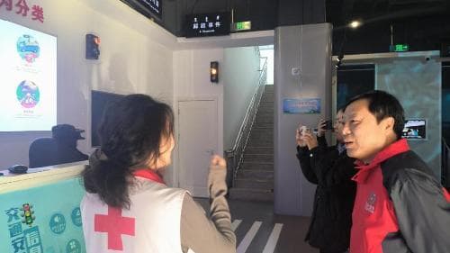 白金十分钟 黄金一小时 何忠杰教授团队创新校园急救普及方法