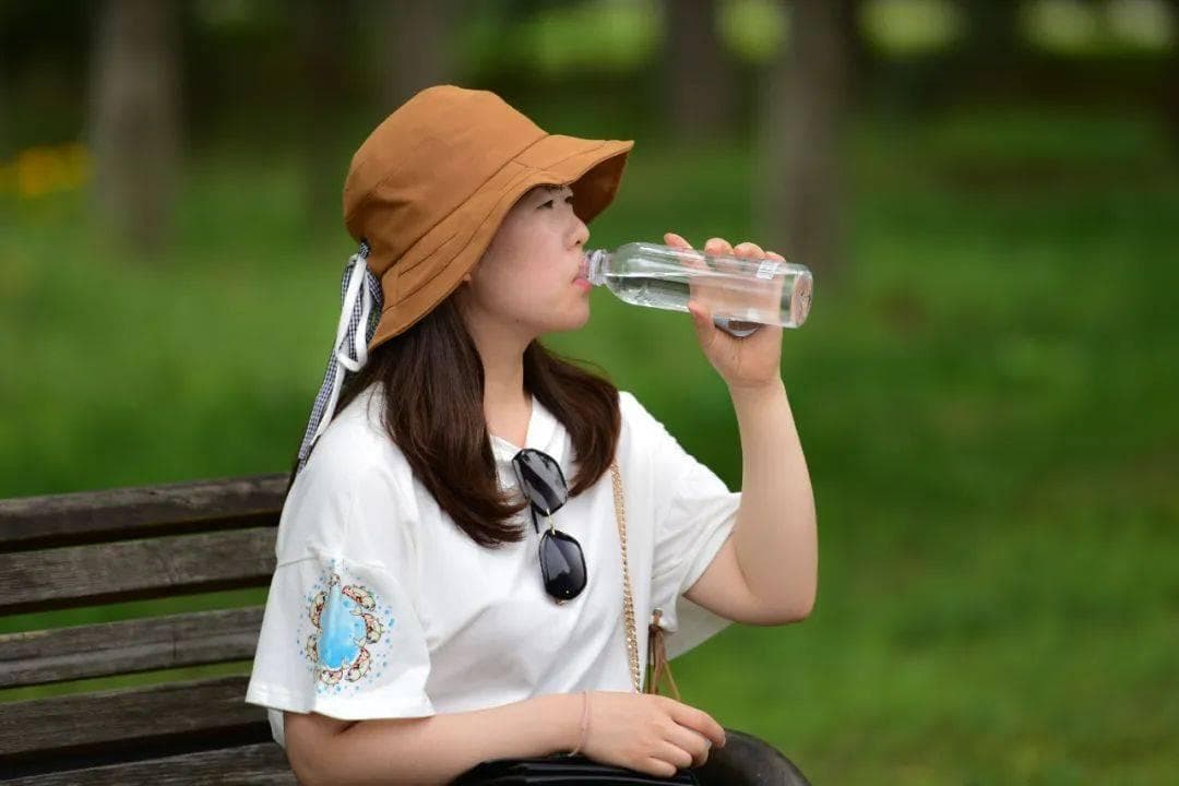 自来水、纯净水、矿泉水和天然水，到底哪种好？