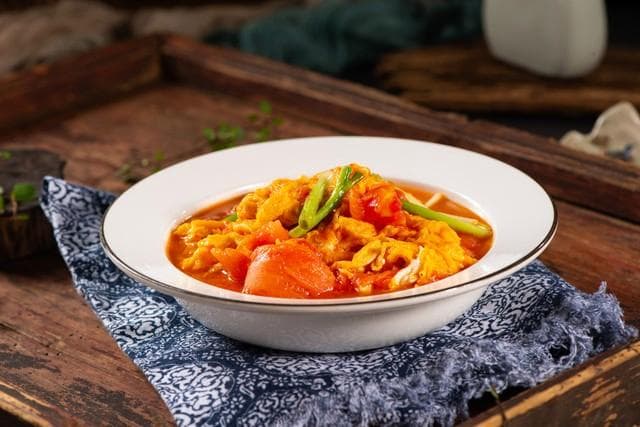 开心厨房秘籍：六步打造饭店级西红柿炒鸡蛋，让家常菜焕发新生命