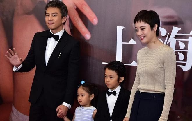 罕见同框！邓超新片首映，孙俪携13岁等等10岁小花亮相