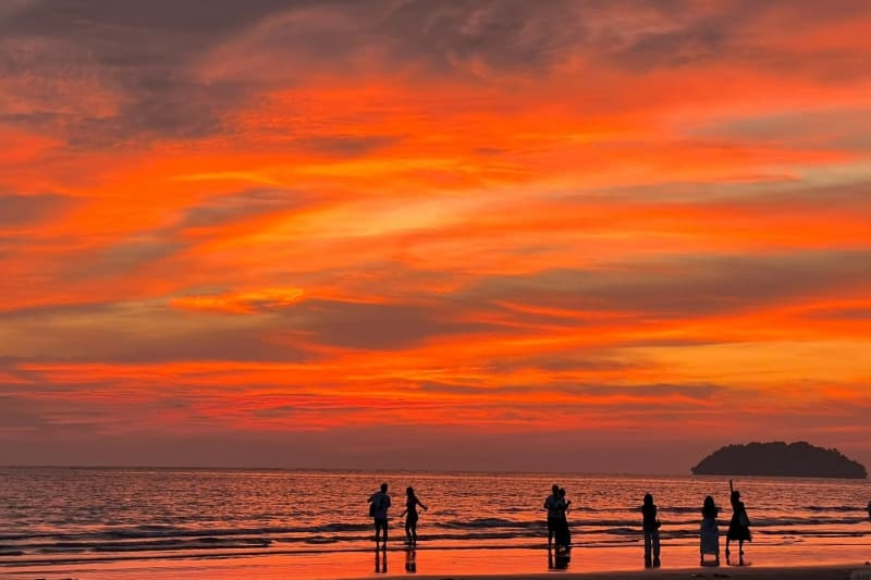 世界三大最美日落之一，领略沙巴丹绒亚路海滩的夕阳无限好