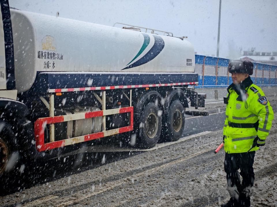 气象台发布暴雪红色预警，济南高速辖区所有收费站临时封闭