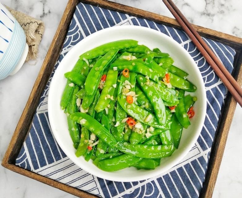 蒜蓉荷兰豆正宗做法（教你在家做蒜泥荷兰豆，比饭店卖的还好吃）