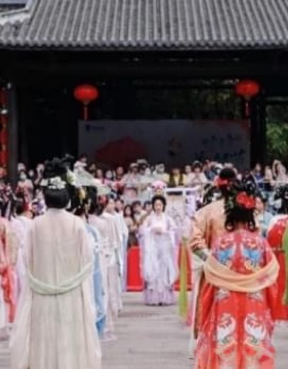 柳漫时代：穿越千年汉服形制与文化传承的深度解读