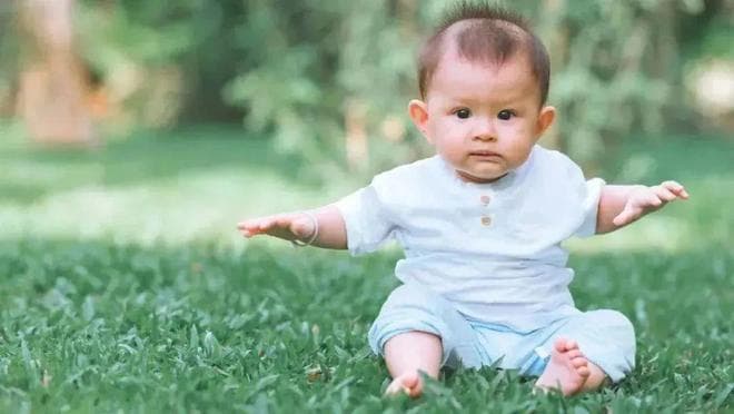 孩子光脚的好处竟然这么多，后悔知道得太晚……