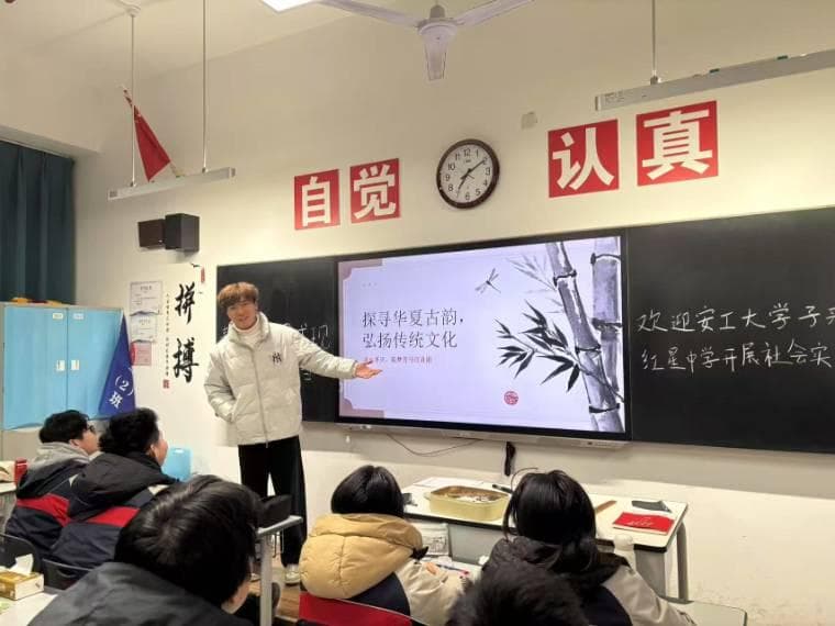 高校学子返母校 传统文化绽新光