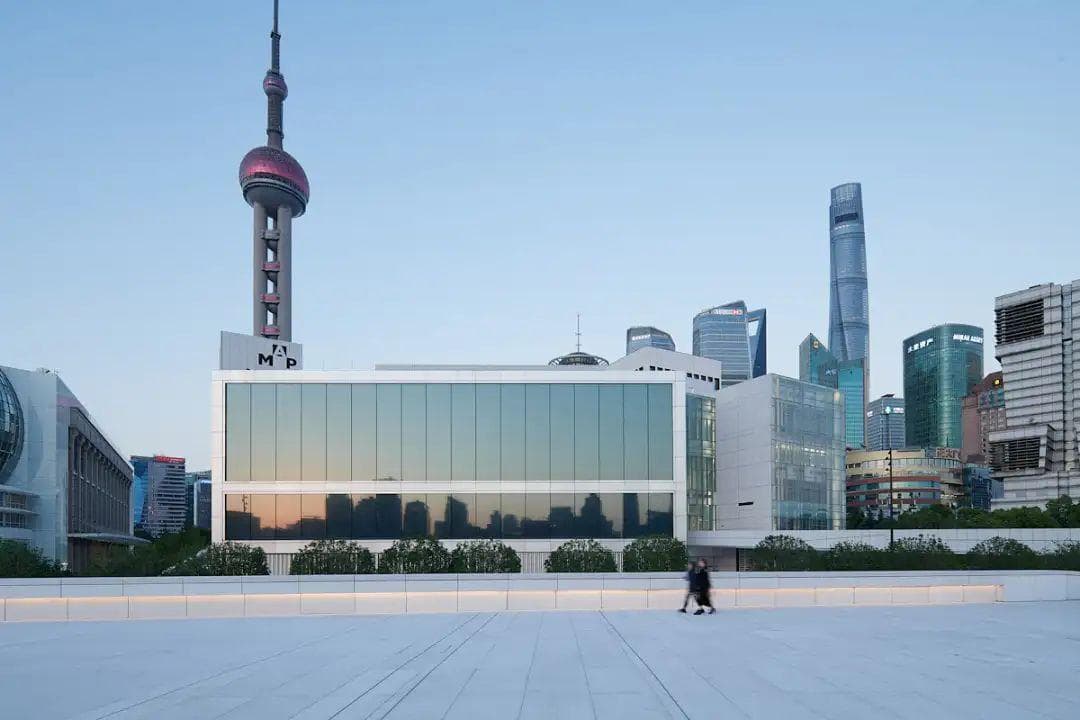 浦东美术馆的“神奇玻璃”：建筑美学与城市景观的完美融合