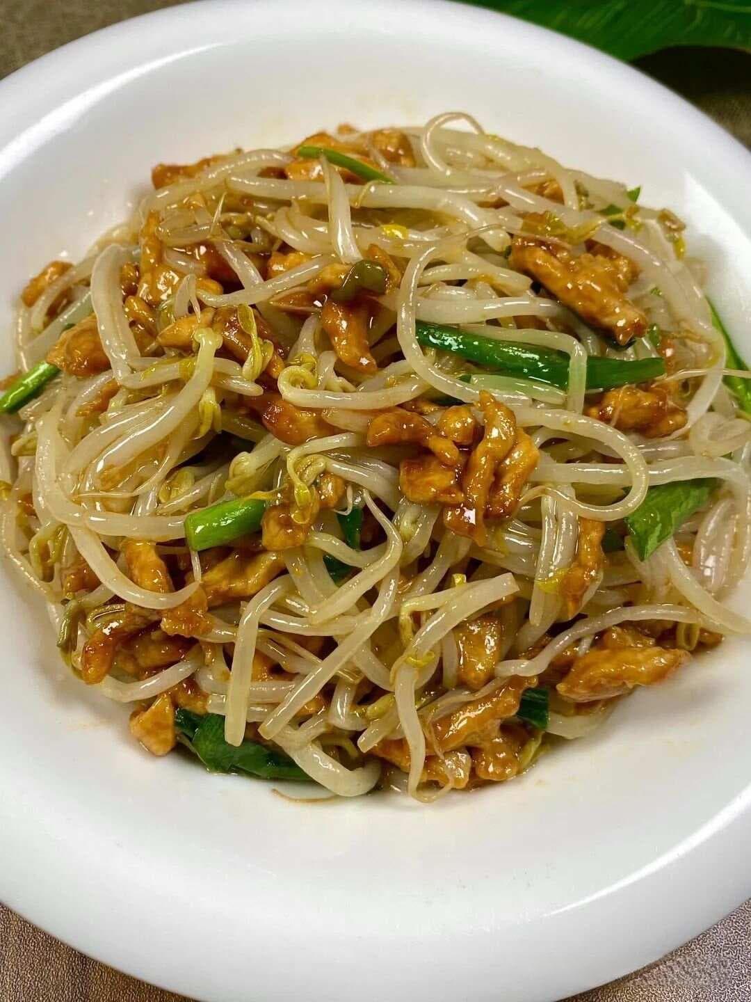三色豆芽韭菜炒肉：口感丰富，营养均衡的家常烹饪法