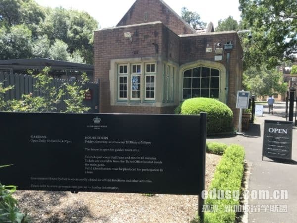 申请英国大学的条件、流程及费用详解