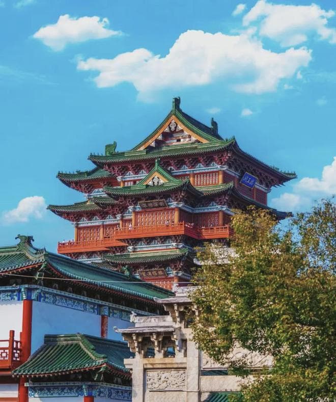 南昌旅游攻略：2200年古城的文化魅力与美食诱惑