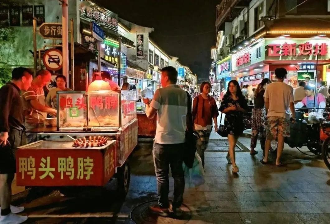 武汉十大美食街：从户部巷到粮道街，尽显江城美食魅力