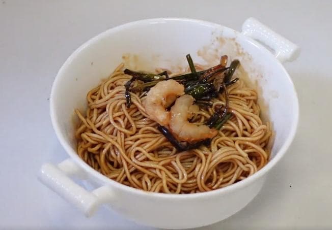 葱油拌面到三虾面：六种上海经典面条制作