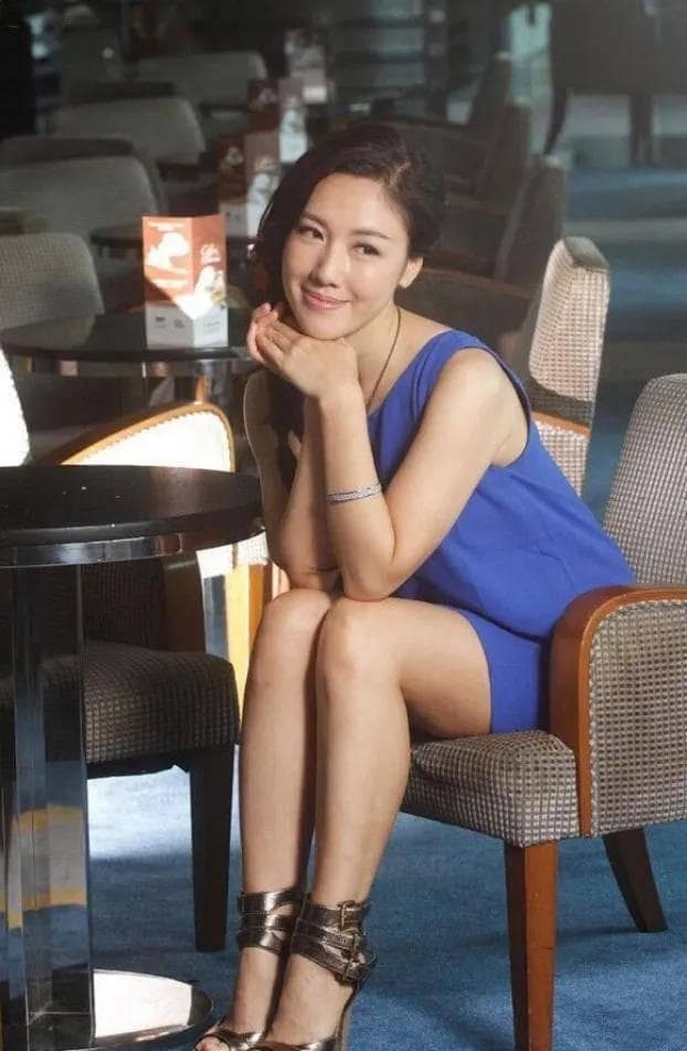 李施嬅：从港姐到视后的华丽转身，低调中的演技派传奇
