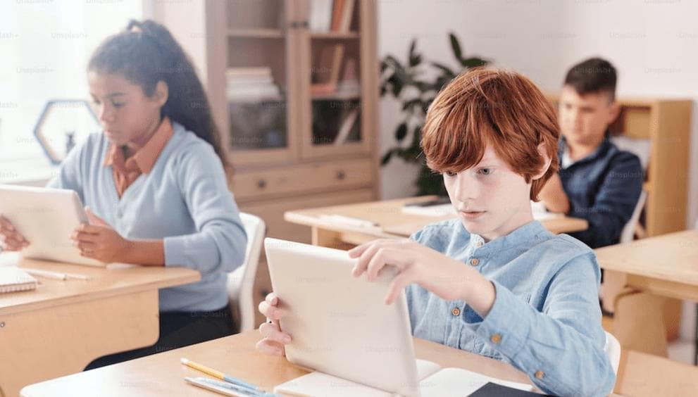 家庭教育 VS 学校教育：如何为孩子选择最佳教育方式？