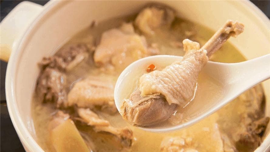 家常炖鸡，别再直接炖，关键4种香料，鸡肉软嫩入味，越吃越香