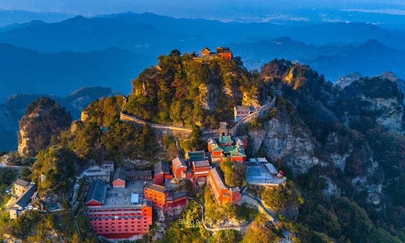 仙山秘境：武当山的千年道法与人间胜景