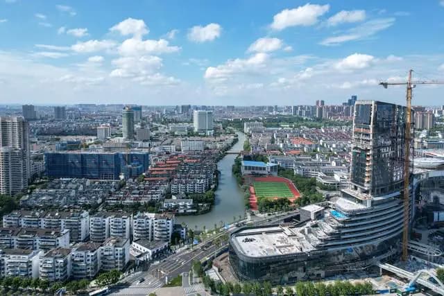 江浙两省GDP30强县市排行榜：江阴昆山高居前两位，义乌雄起