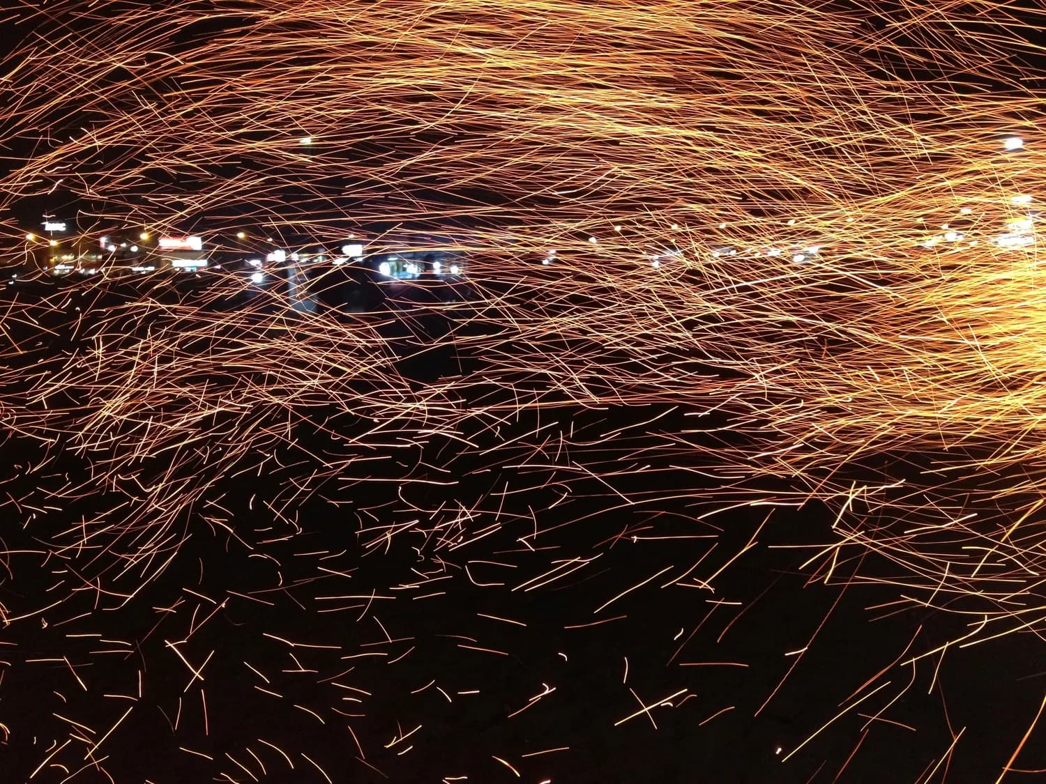 揭秘打铁花：千年技艺背后的科学奥秘