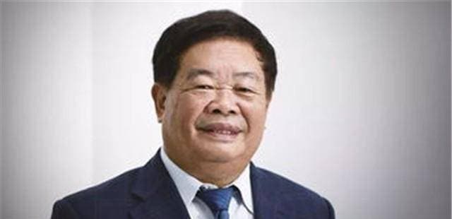 曹德旺：从贫困家庭走出的玻璃大王