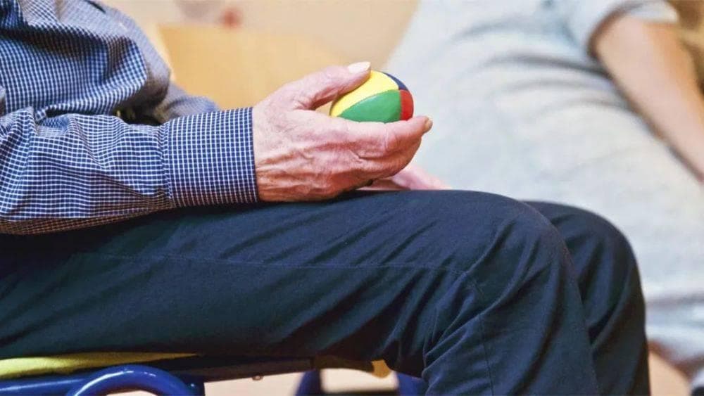 家里五世同堂，107岁老奶奶额头生出了“长寿角”，这是咋回事？