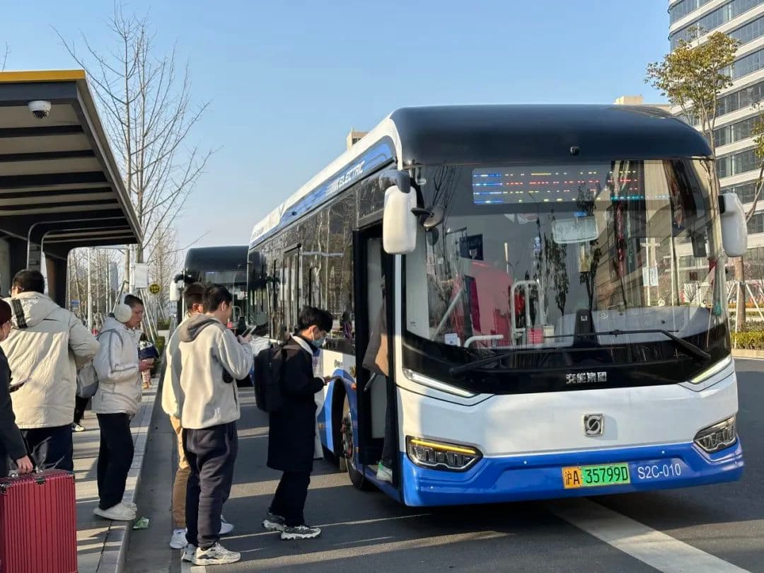 上海奉贤“海湾快线”运营3月：累计行驶14.3万公里，智能技术提升出行体验