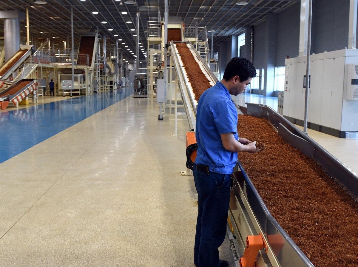 烟草税收超1.5万亿，这个行业正站在十字路口