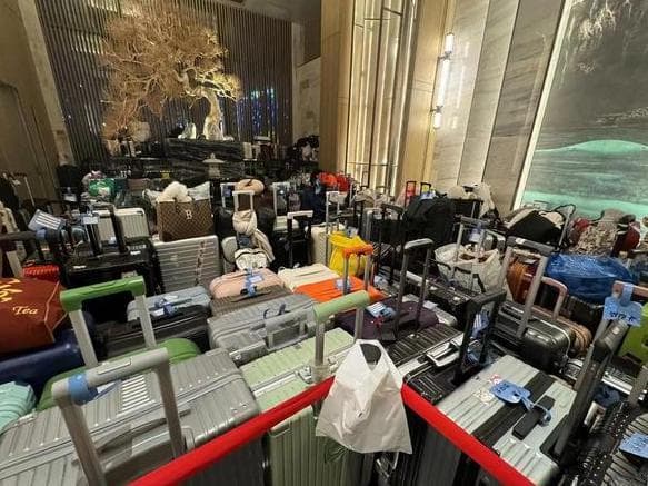哈尔滨洗浴中心夜间爆满，凌晨两点半仍有顾客等待搓澡
