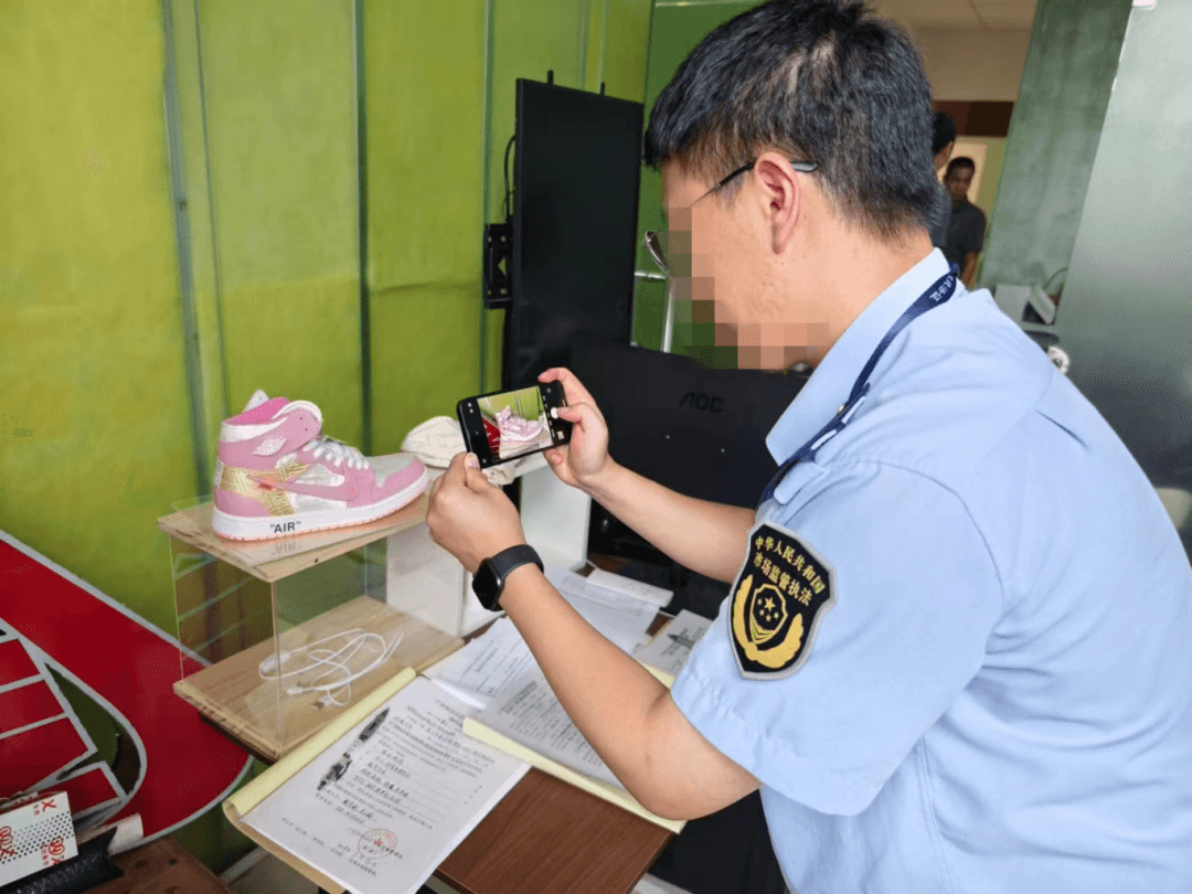 广州查获直播售假案：商家以"私人定制"为噱头销售假冒名牌鞋