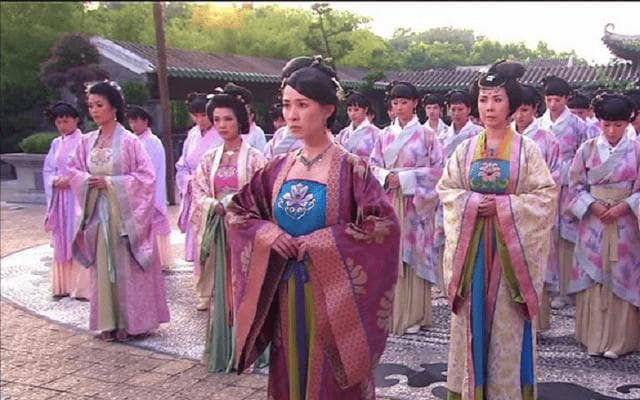 从周到清，简述我国封建王朝的后宫制度
