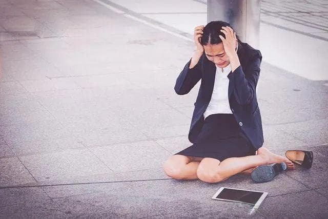 “牛马”人生揭秘：年轻人的挣扎与追求