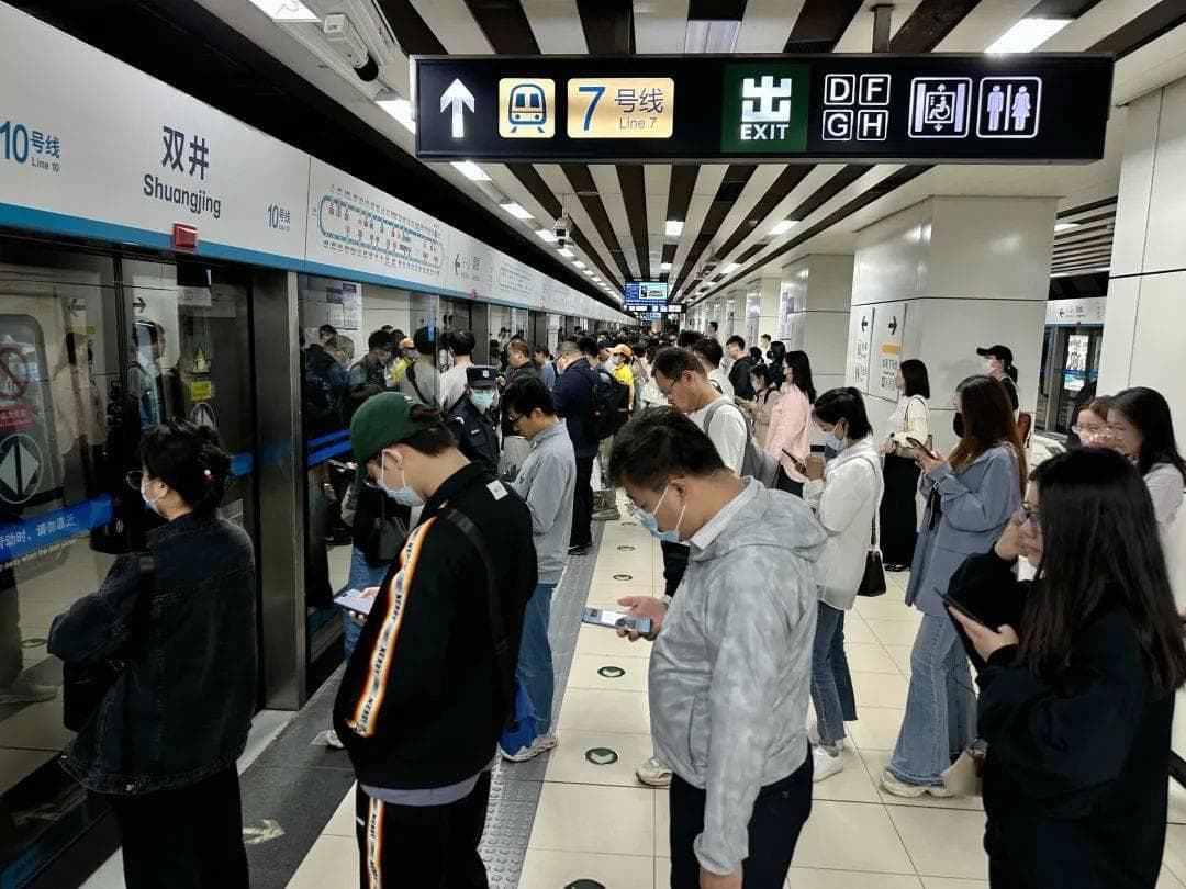 地铁10号线双井站早高峰加开空车，能多运送1000名乘客