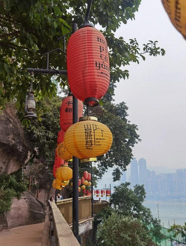 带70岁老人去重庆旅游注意事项，重庆旅游攻略3日游跟团多少钱？