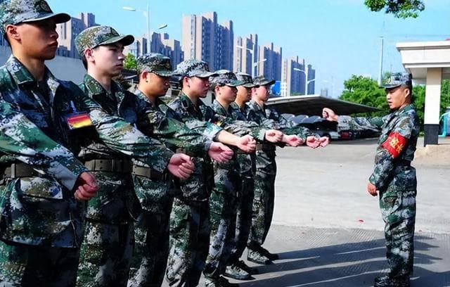在部队里，班长是干部吗？有多大权力？当上班长有什么优势？