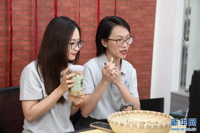 “洋学生”跨境直播助力甘肃中药材走向世界