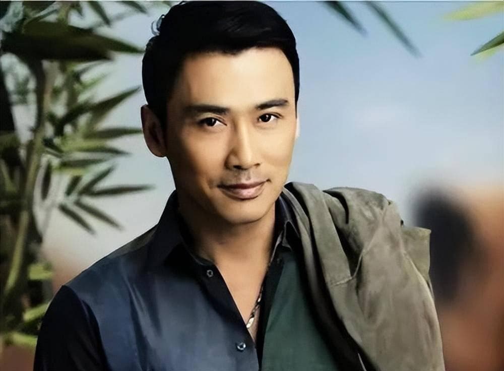 柳云龙：从坎坷童年到“谍战片之王”的传奇人生