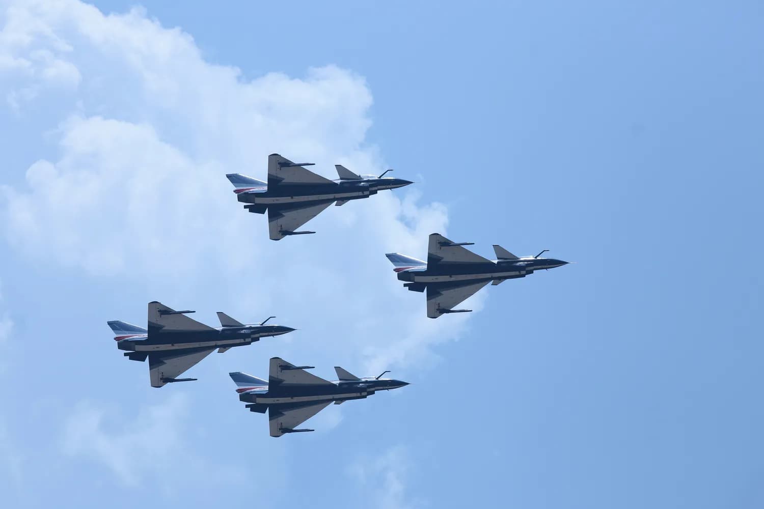 从歼-20到歼-36：中国空军的代际跨越
