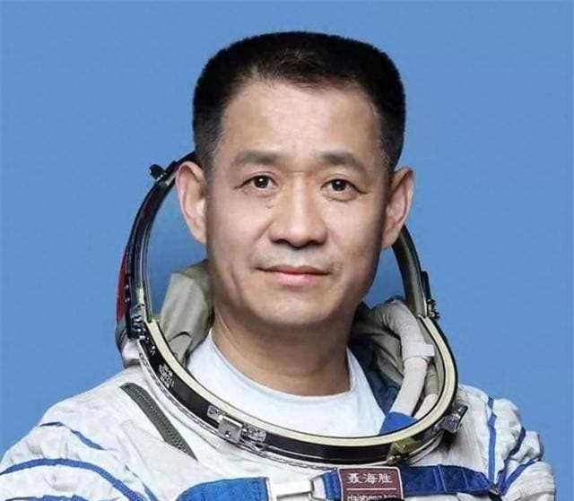 回顾：已经退休的“飞天将军”聂海胜，如今又过着什么生活？