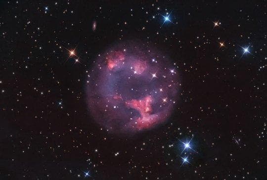 行星状星云Abell 7：恒星演化的美丽瞬间