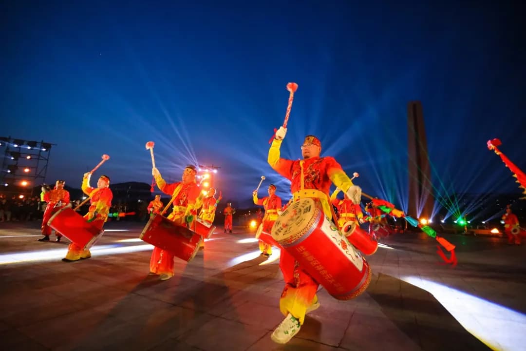 打铁花，太平鼓，兰州信息科技学院非遗表演点亮新学期