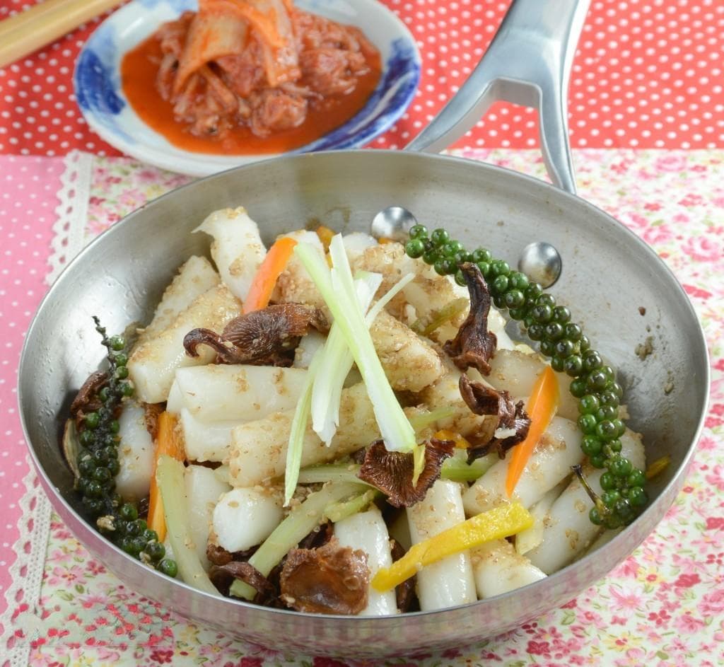 从松茸到鸡油菌：8种热门干菌的选购与食用全攻略