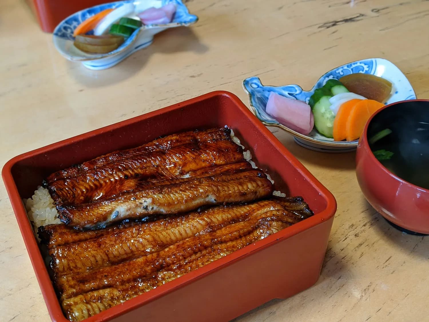 鳗鱼饭vs鳗鱼寿司：谁才是海鳗界的真正王者？