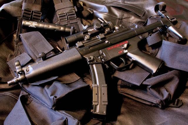 德国MP5冲锋枪：精准与实用的传奇之作