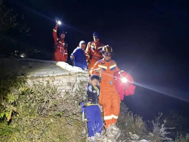 60人深夜被困！野外遇险如何自救？