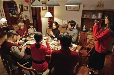 徐帆、马思纯、李小冉演绎《烟火人家》中的代际冲突