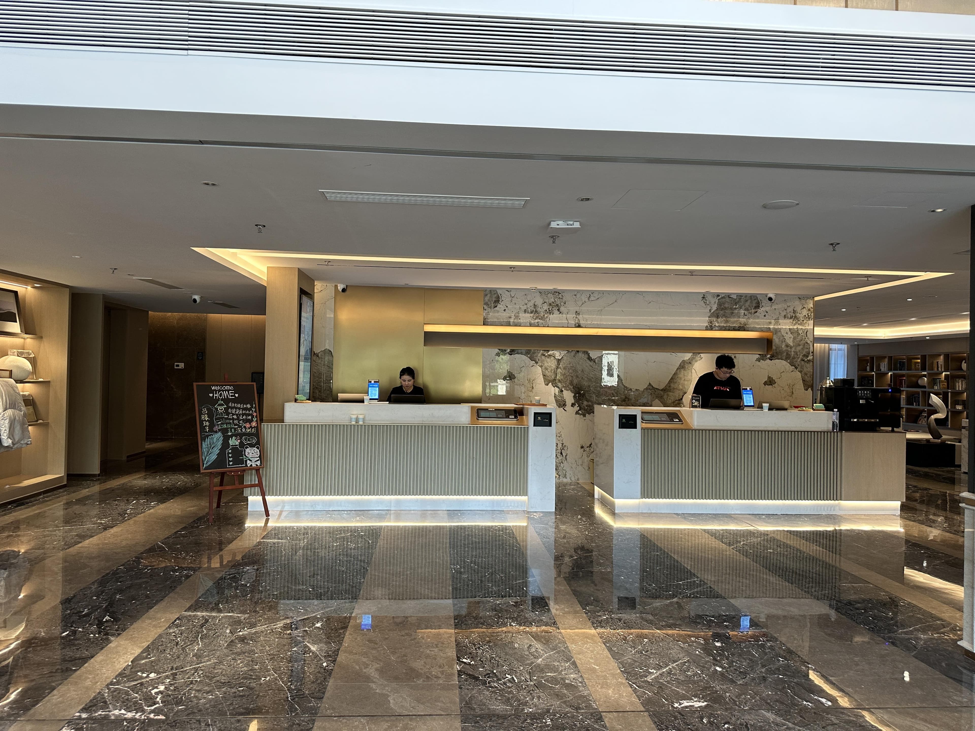 酒店快速入住机办理入住手续：详解自助入住流程与时间
