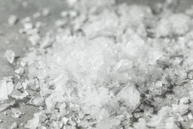 古代盐这么贵，为何百姓不自己从海水中晒盐？还非去要买高价盐？