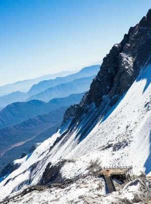 梦见雪山的深层含义：从自然到心理的多维度解读