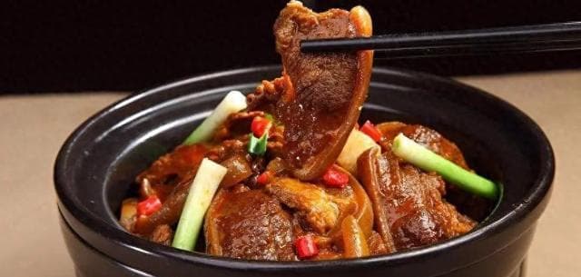 醇香滋味，口感绵软，炖驴肉的正确方法