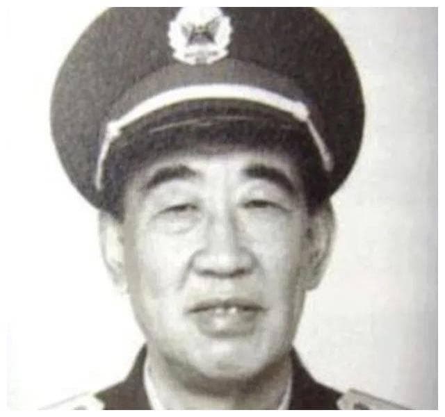 他是“8341”部队第一任政委，曾任周总理的保镖